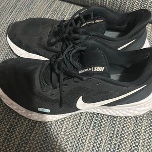 Used for abt a year getting rid of them have good support and laces are good